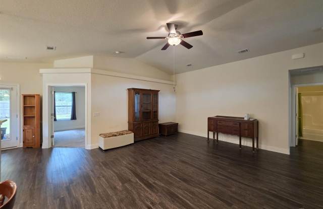 5165 Peach Dr Gallery 2