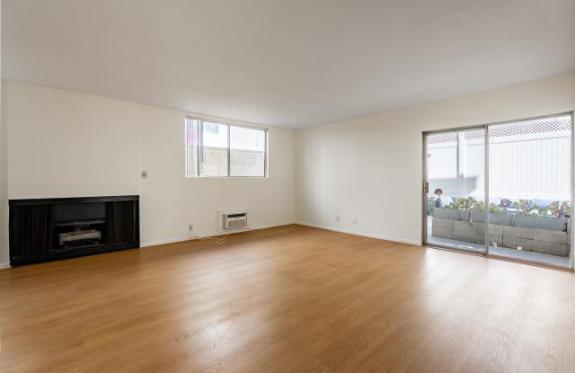 530 South Barrington Avenue Gallery 2