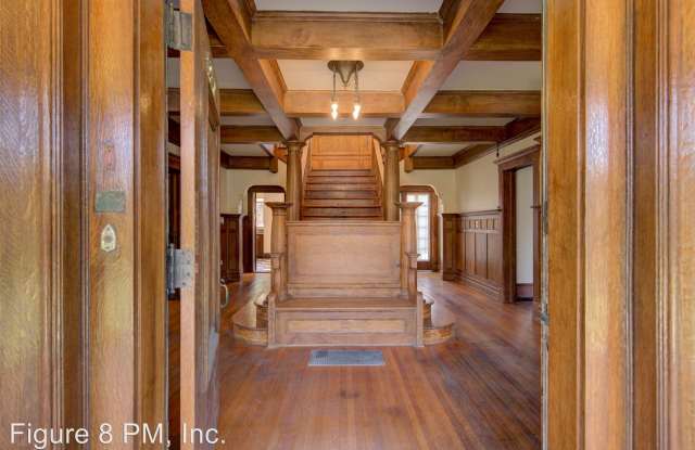 1910 S Harvard Blvd Gallery 4