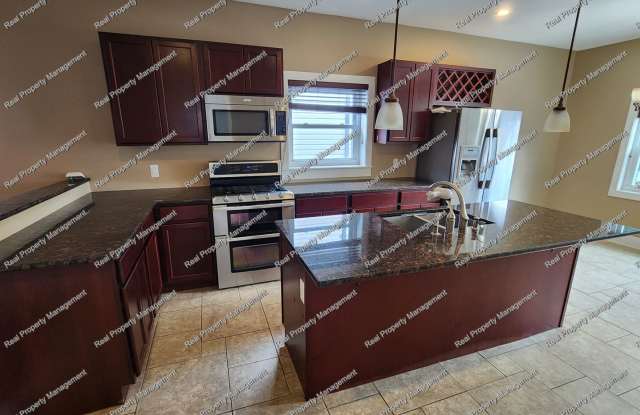 Updated 3 Bedroom Cape Cod Gallery 4