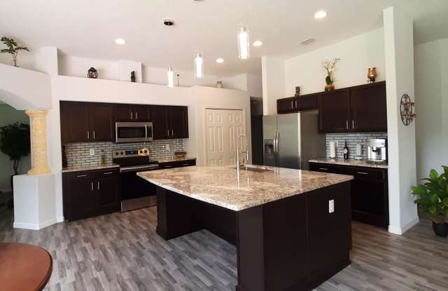 13273 Cori Loop Gallery 4