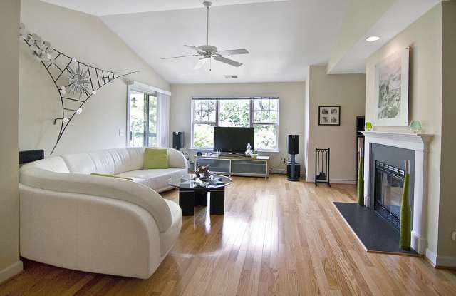 2424 Selwyn ave - D Gallery 4