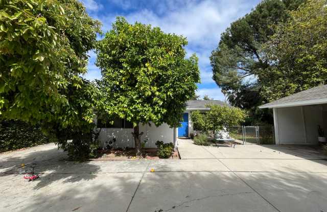 Pet friendly 2+1 w/private yard + in-unit laundry! photos photos
