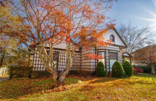 4 Hunter Avenue - 4 Hunter Avenue, Newport, RI 02840