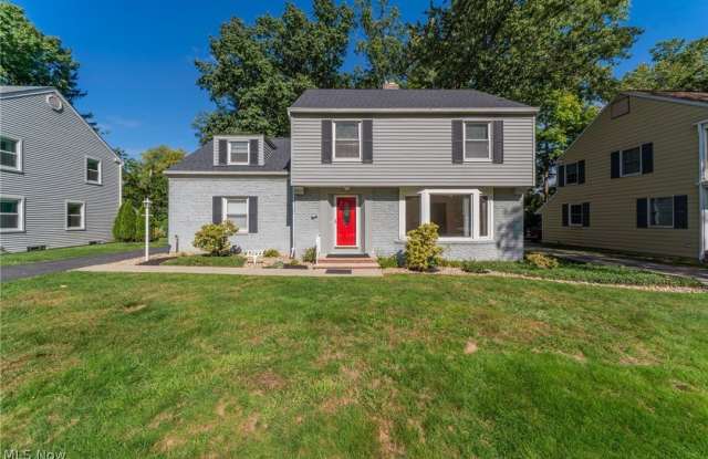 23509 Beachwood Boulevard Gallery 2