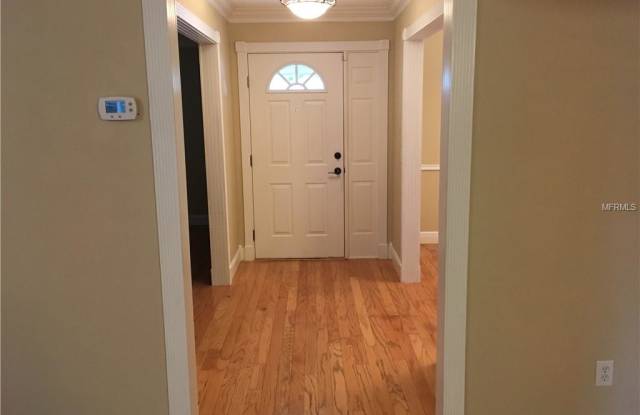1262 ANGELINE AVENUE Gallery 2