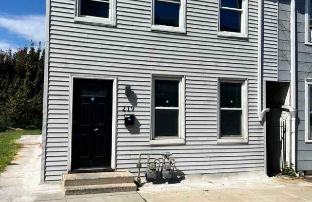 219 Walnut St Gallery 1