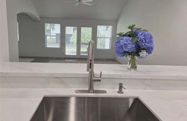 6604 Riviera Ct SE Gallery 3