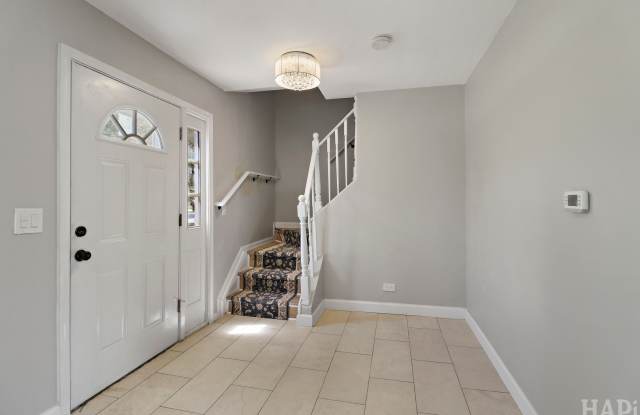 2208 Kensington Drive Gallery 3