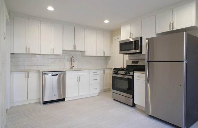 425 Newport Ave Apt 1 Gallery 1