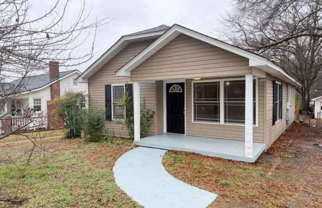 Cute 3 Bed 2 Bathroom House with storage/garage photos photos