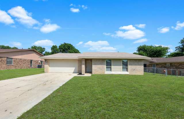 2902 Lawndale St photos photos