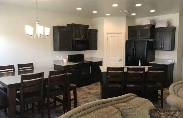 Little Valley - 4 Bed 2 bath with a 3 Car Garage!! Gallery 3
