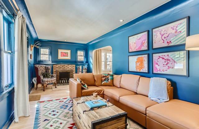 Modern 2 BDR Home near Pearl Street Shops in Denver photos photos