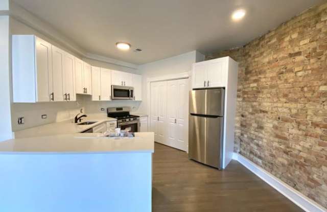 2306 Lincoln Gallery 3