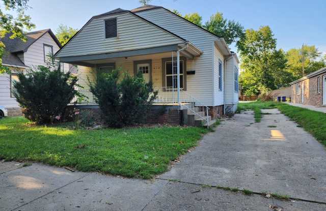 3D Tour Available - Close to KSU Campus + Two Kitchens + Washer  Dryer Available August 1st! - 810 Vattier Street, Manhattan, KS 66502