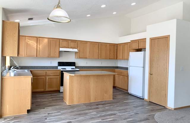 4 bedroom, 2 bath in Southview Gallery 3