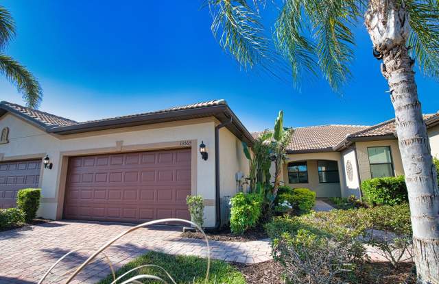 Annual Unfurnished 2 Bedroom 2 Bathroom Home with a Den located in the desirable Islandwalk! photos photos