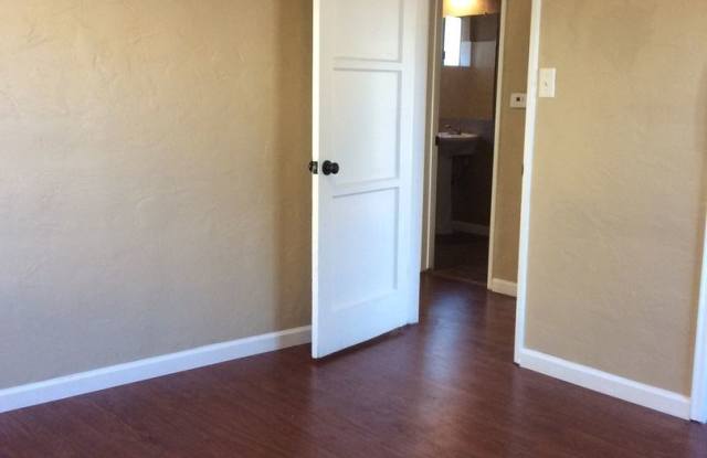 5856 Lynn St. Gallery 3