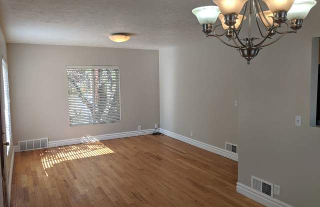1577 E Glen Arbor St Gallery 3