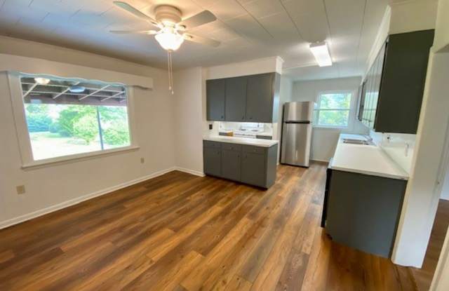 3 Bedroom Home on Large Lot! Gallery 3