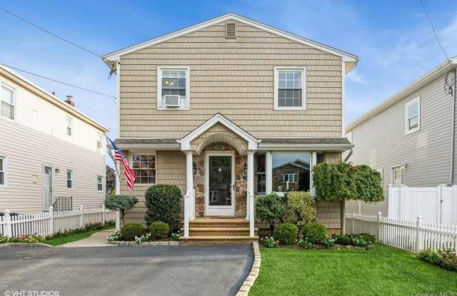 3920 Waverly Avenue photos photos
