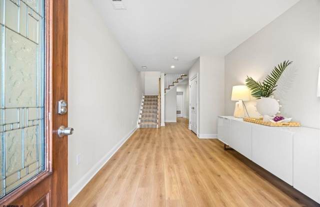 208 N Surrey Ave Gallery 2