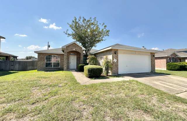 Price Drop + 1/2 Off 1st Month! Small Pets Accepted! Viewable Now! - 704 Prospector Trail, Harker Heights, TX 76548