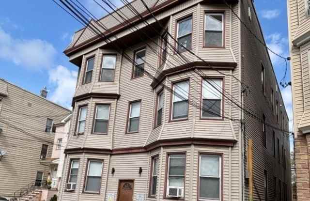 7 Franklin Ave Gallery 2