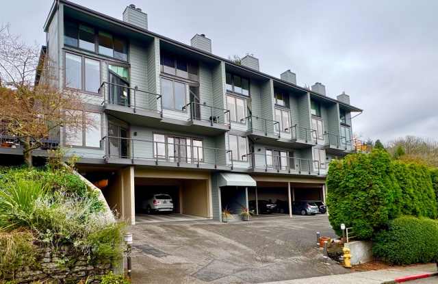 Queen Anne Townhome-Style Condo - 2030 13th Avenue West, Seattle, WA 98119