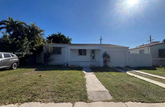 4380 SW 1st St photos photos