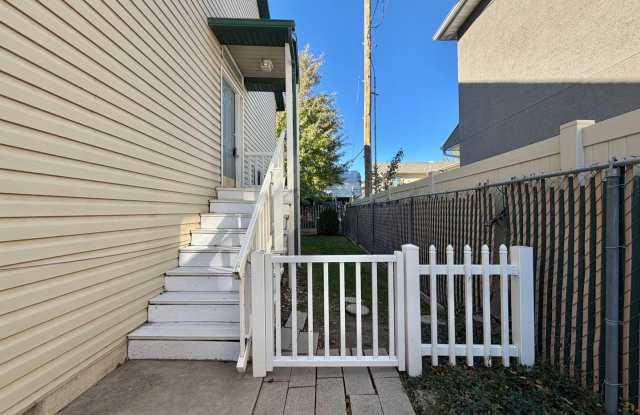 OCTOBER IS FREE!! 3-Bedroom Townhome with 2-Car Garage, Fenced Yard & In-Unit Laundry! Gallery 4