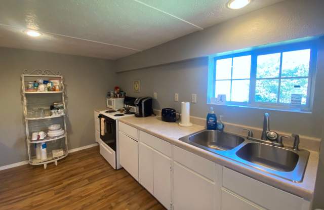 2 Bedroom Apartment Furnished All BILLS Paid Gallery 3