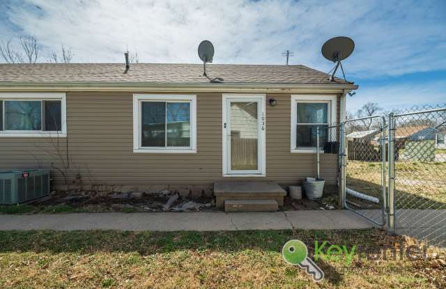 Renovated 2 bedroom | 1 Bath Duplex Gallery 4
