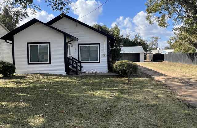 1105 N Rusk St - 1105 North Rusk Street, Wharton, TX 77488