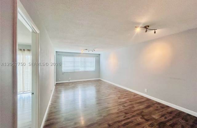 2300 Park Ln photos photos