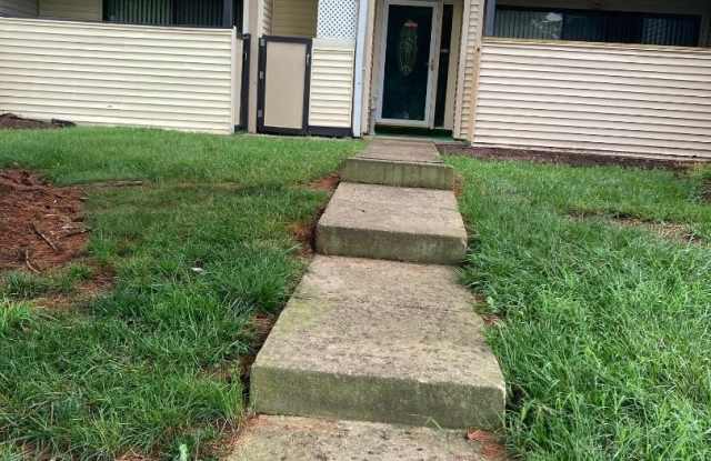 8718 VILLAGE SQUARE photos photos