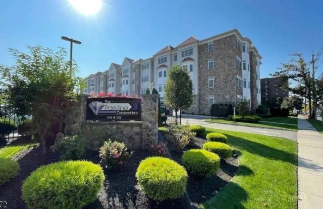 104 E Elizabeth Ave photos photos
