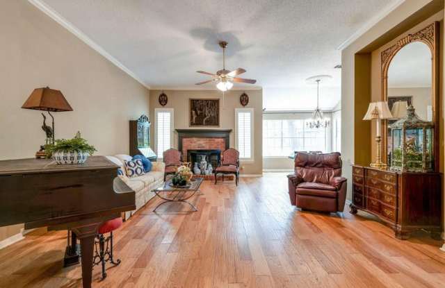 Greenbelt Living Near Lake Austin Gallery 4