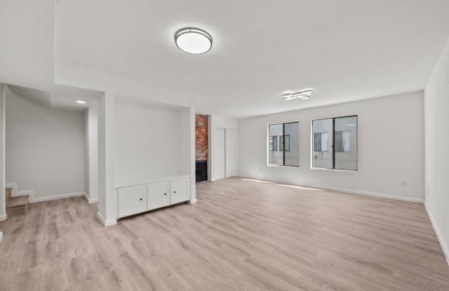 Stylish Remodeled Home 3+3 Gallery 4
