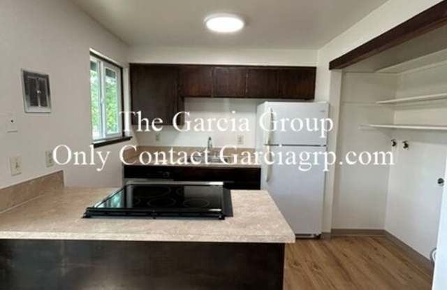 480 SE Vista Ave. Gallery 2