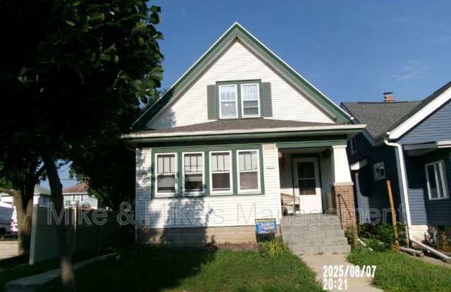 1323 S 74th St Uppr photos photos