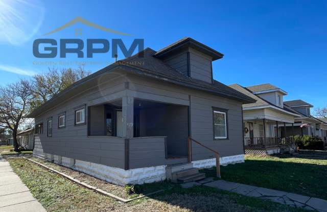 Large 3 Bedroom - 929 East Sherman Street, Hutchinson, KS 67501