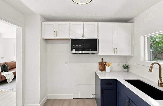 Newly Remodeled 4 bedroom, 2 bathroom home in Spokane Valley Available Now! Gallery 3