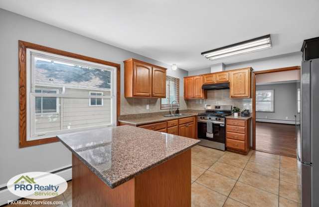 Recently Remodeled 4 Bedroom House Gallery 4