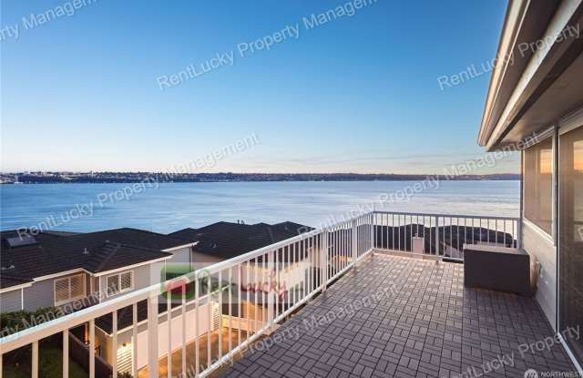 STUNNING VIEWS!! HUGE 5-Bedroom Home w/Separate MIL Cottage in Brown's Point!! Gallery 1