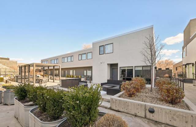 2BR/2.5BA Condo in Central Ninth | Mountain Views, Solar & Walk to Everything Gallery 1
