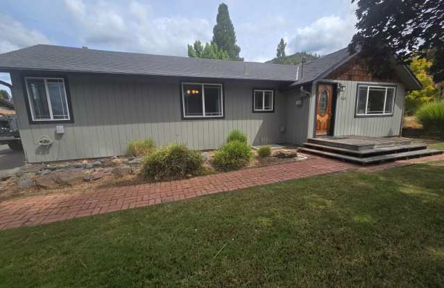 3 bed 2 bath Family Home for Rent in Grants Pass Plus office photos photos