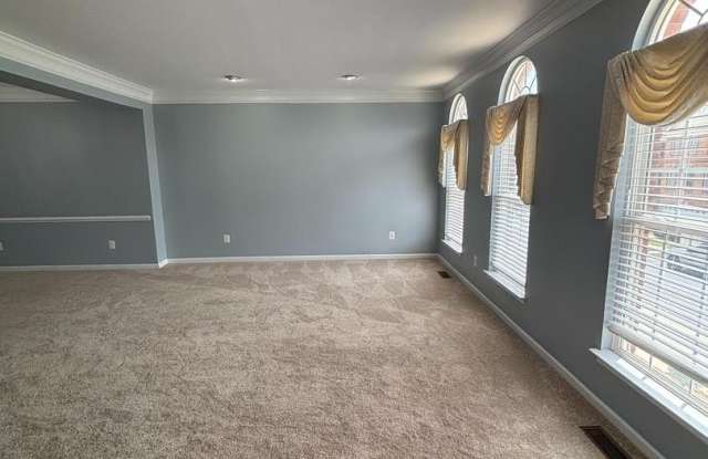 42902 OVERLY SQ Gallery 4