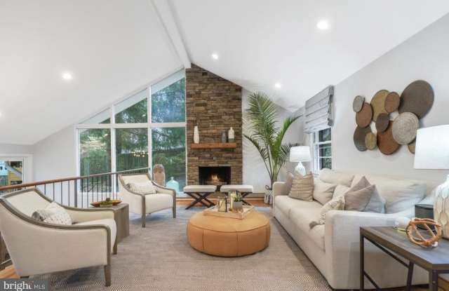 7312 BURDETTE Court Gallery 3
